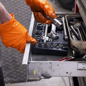 Guanti Nitrile Arancio Senza Polvere Full Grip Reflexx N85 DPI III 8,4 Gr 50 Pz - 3