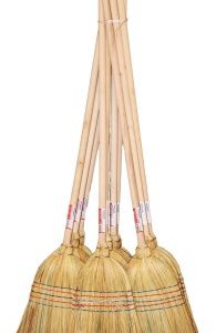 Scopa Saggina da Esterno Resistente con Manico in Legno